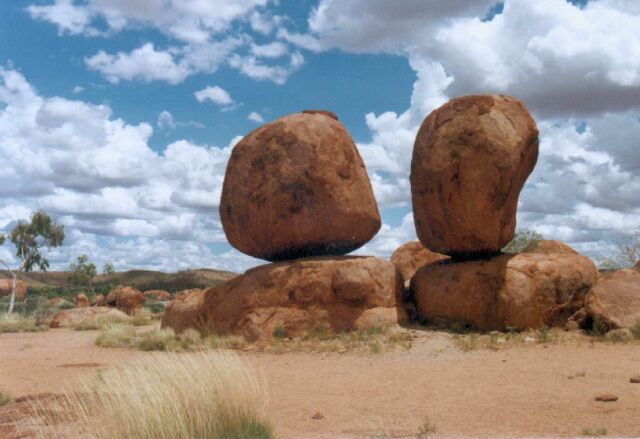 devils_marbles_b.jpg