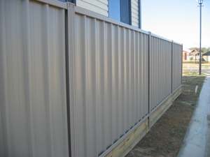 yarrawonga-fencing-colorbond-4_000.JPG