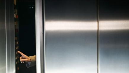 the-truth-about-close-door-lift-buttons-revealed-136411096205110401-161107151503.jpg